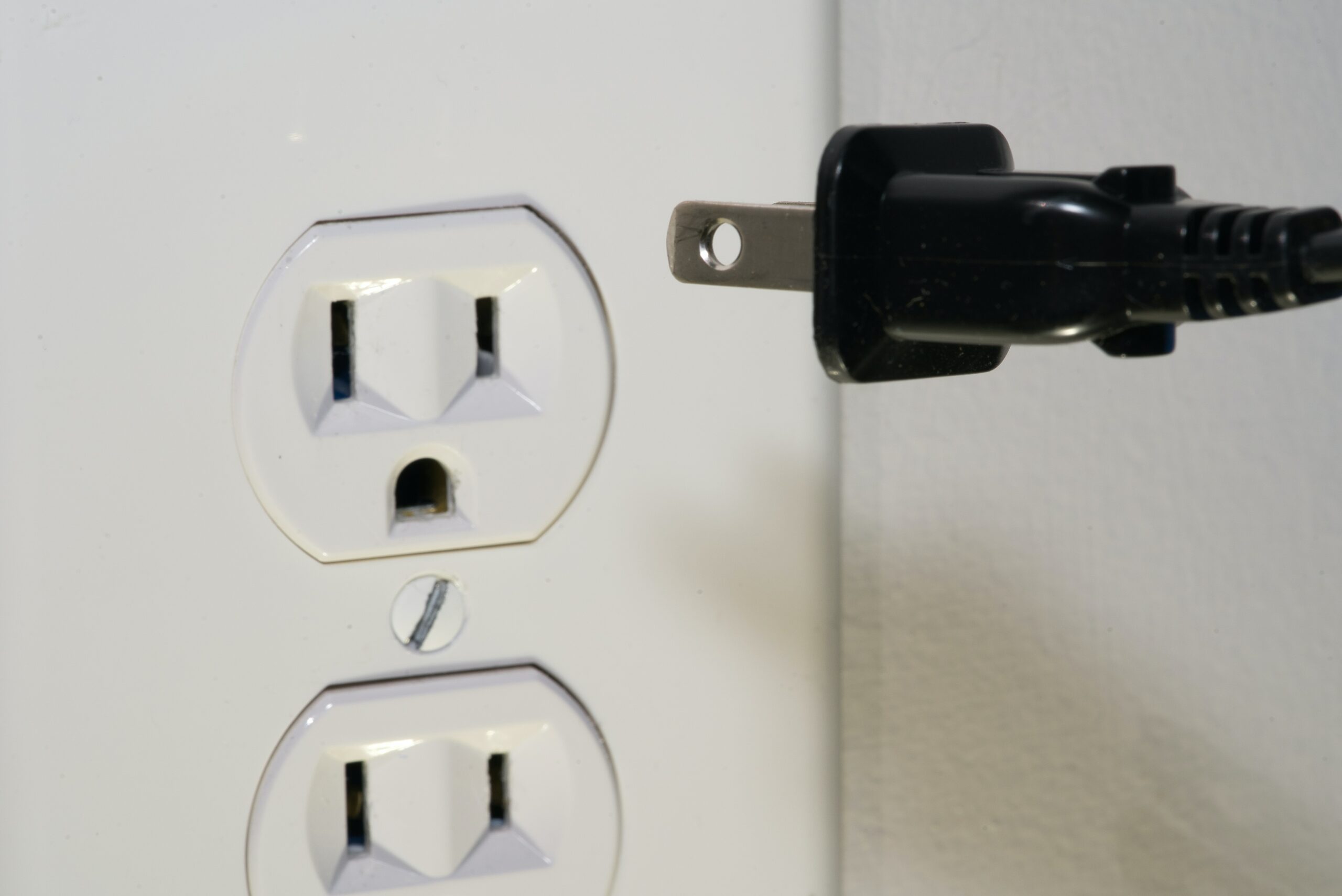 Household current may cause electrical shock and electrocution.